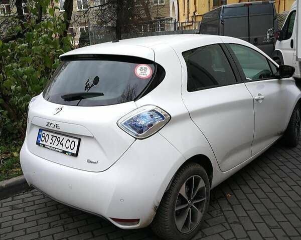 Белый Рено Зое, объемом двигателя 0 л и пробегом 61 тыс. км за 10500 $, фото 7 на Automoto.ua