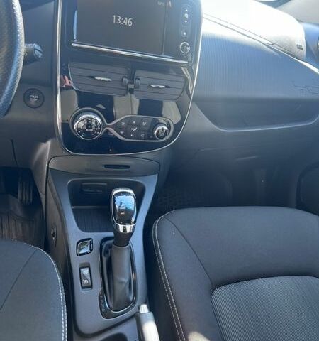 Белый Рено Зое, объемом двигателя 0 л и пробегом 108 тыс. км за 8900 $, фото 21 на Automoto.ua