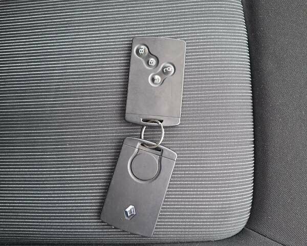 Белый Рено Зое, объемом двигателя 0 л и пробегом 84 тыс. км за 9200 $, фото 67 на Automoto.ua