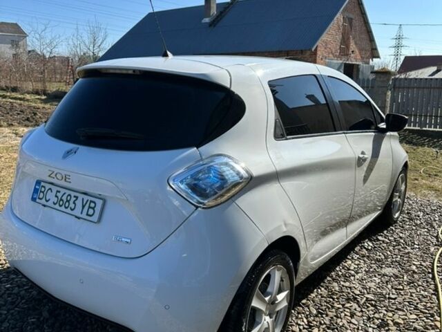 Белый Рено Зое, объемом двигателя 0 л и пробегом 92 тыс. км за 10000 $, фото 6 на Automoto.ua