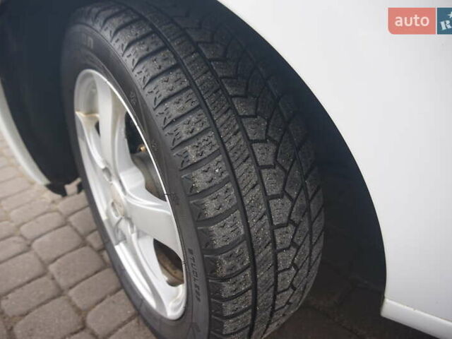 Белый Рено Зое, объемом двигателя 0 л и пробегом 102 тыс. км за 9777 $, фото 61 на Automoto.ua