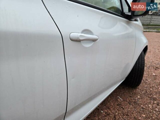 Белый Рено Зое, объемом двигателя 0 л и пробегом 137 тыс. км за 8400 $, фото 31 на Automoto.ua
