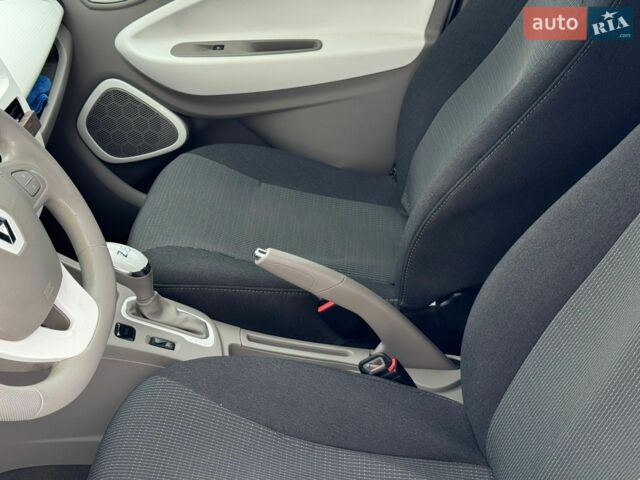 Білий Рено Зое, об'ємом двигуна 0 л та пробігом 85 тис. км за 9200 $, фото 98 на Automoto.ua