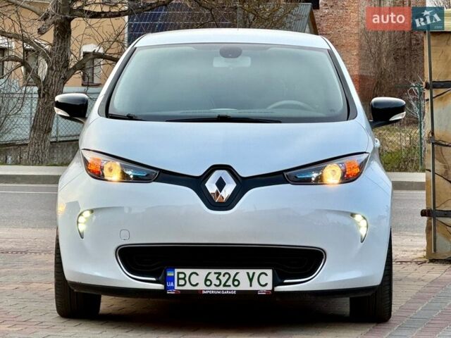 Белый Рено Зое, объемом двигателя 0 л и пробегом 96 тыс. км за 9495 $, фото 105 на Automoto.ua