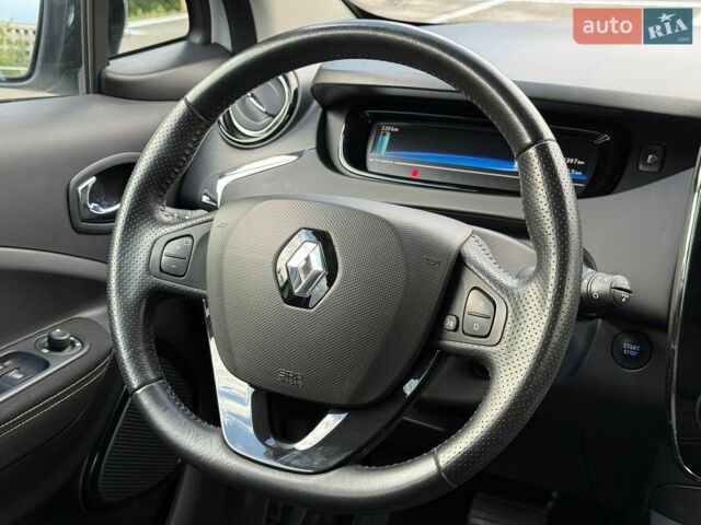 Белый Рено Зое, объемом двигателя 0 л и пробегом 55 тыс. км за 10900 $, фото 11 на Automoto.ua