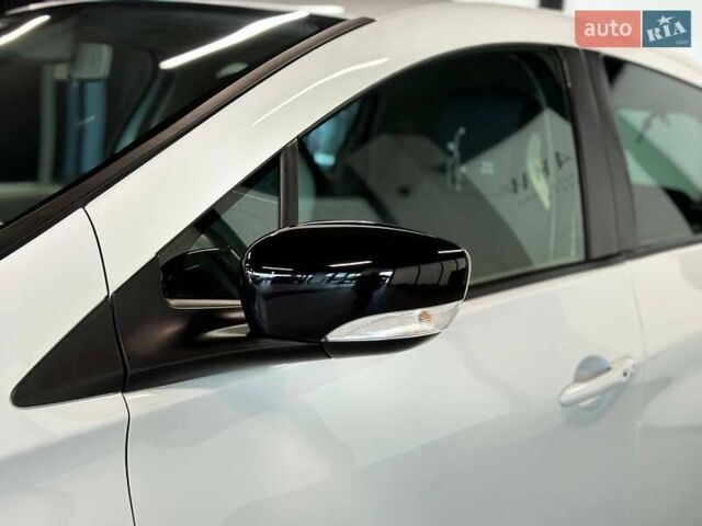 Білий Рено Зое, об'ємом двигуна 0 л та пробігом 121 тис. км за 7300 $, фото 28 на Automoto.ua