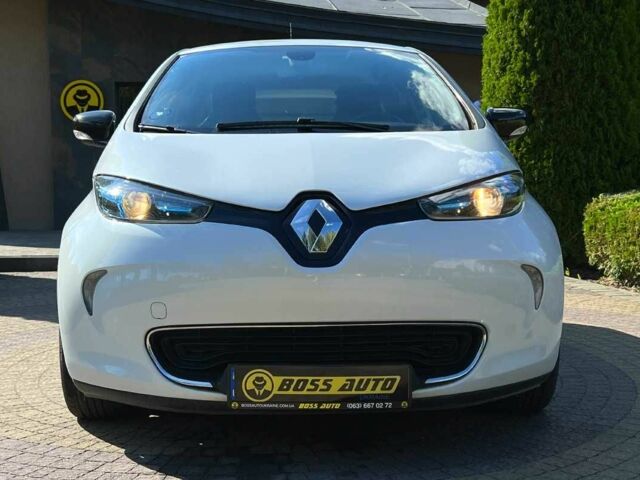 Белый Рено Зое, объемом двигателя 0 л и пробегом 143 тыс. км за 8900 $, фото 1 на Automoto.ua