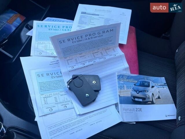 Белый Рено Зое, объемом двигателя 0 л и пробегом 118 тыс. км за 9899 $, фото 12 на Automoto.ua