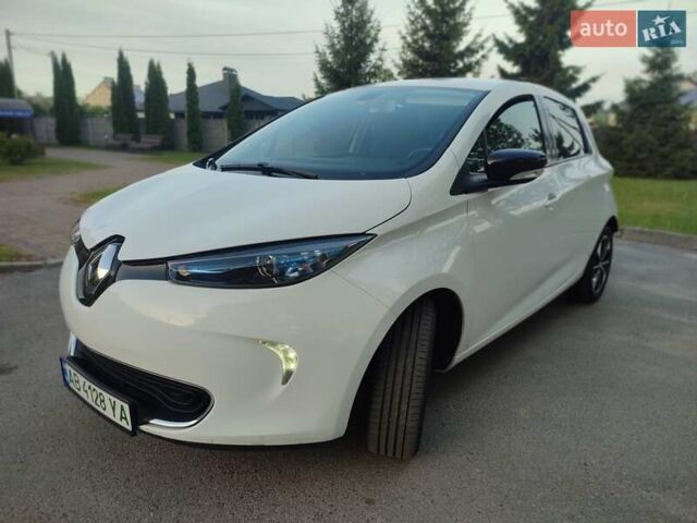 Белый Рено Зое, объемом двигателя 0 л и пробегом 88 тыс. км за 10800 $, фото 8 на Automoto.ua