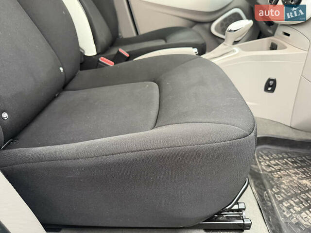 Білий Рено Зое, об'ємом двигуна 0 л та пробігом 104 тис. км за 8700 $, фото 13 на Automoto.ua