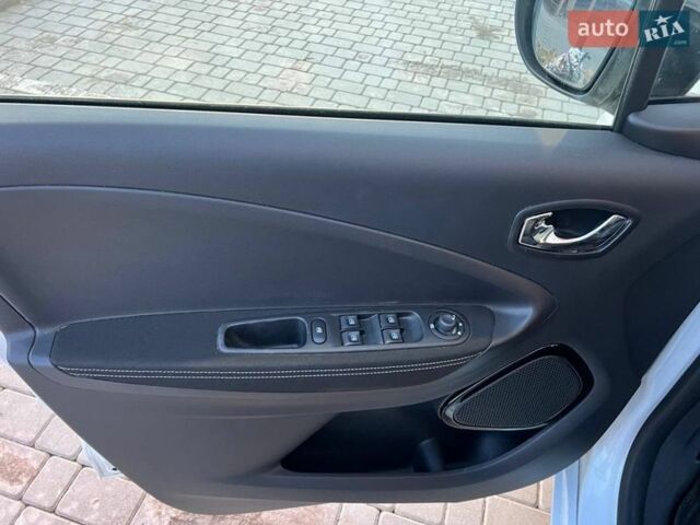 Білий Рено Зое, об'ємом двигуна 0 л та пробігом 101 тис. км за 9299 $, фото 6 на Automoto.ua