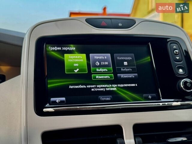 Белый Рено Зое, объемом двигателя 0 л и пробегом 96 тыс. км за 9495 $, фото 101 на Automoto.ua