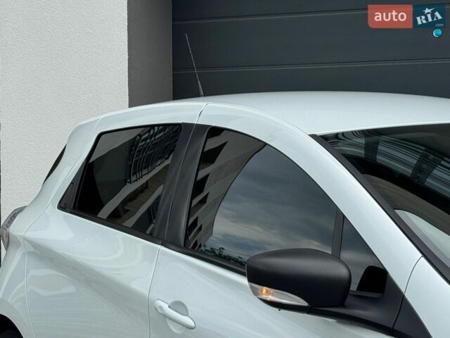 Білий Рено Зое, об'ємом двигуна 0 л та пробігом 85 тис. км за 9200 $, фото 23 на Automoto.ua