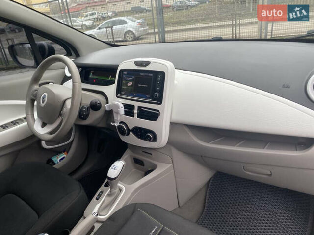 Белый Рено Зое, объемом двигателя 0 л и пробегом 157 тыс. км за 9500 $, фото 10 на Automoto.ua