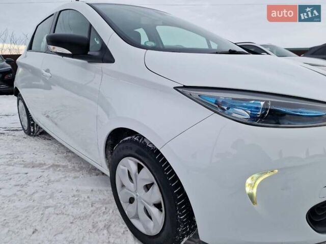 Білий Рено Зое, об'ємом двигуна 0 л та пробігом 33 тис. км за 9900 $, фото 9 на Automoto.ua