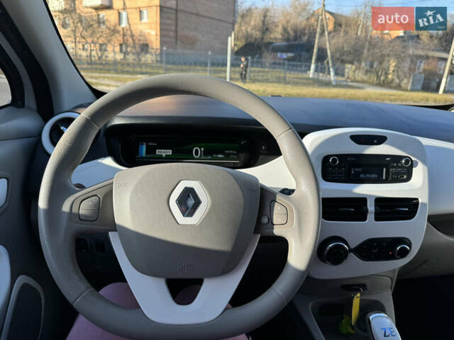 Белый Рено Зое, объемом двигателя 0 л и пробегом 140 тыс. км за 9700 $, фото 20 на Automoto.ua