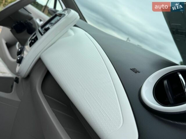 Білий Рено Зое, об'ємом двигуна 0 л та пробігом 82 тис. км за 6750 $, фото 71 на Automoto.ua