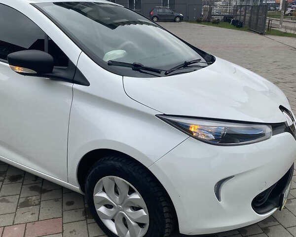 Белый Рено Зое, объемом двигателя 0 л и пробегом 157 тыс. км за 9500 $, фото 7 на Automoto.ua