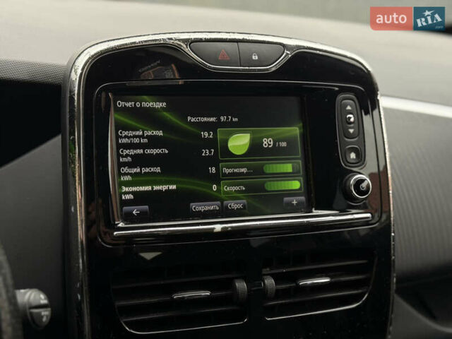 Білий Рено Зое, об'ємом двигуна 0 л та пробігом 99 тис. км за 9400 $, фото 34 на Automoto.ua