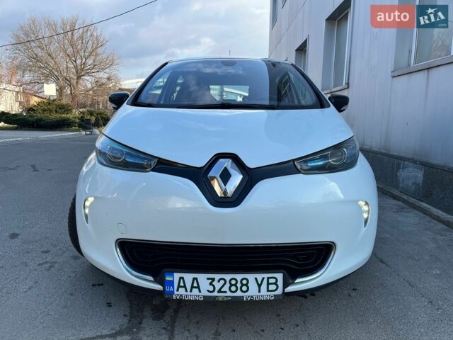 Белый Рено Зое, объемом двигателя 0 л и пробегом 178 тыс. км за 5900 $, фото 16 на Automoto.ua