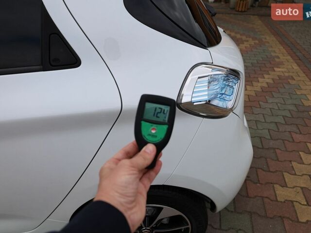 Белый Рено Зое, объемом двигателя 0 л и пробегом 95 тыс. км за 10444 $, фото 65 на Automoto.ua