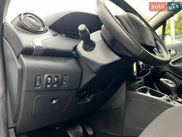Белый Рено Зое, объемом двигателя 0 л и пробегом 87 тыс. км за 10400 $, фото 19 на Automoto.ua