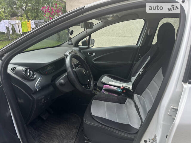 Білий Рено Зое, об'ємом двигуна 0 л та пробігом 145 тис. км за 9000 $, фото 3 на Automoto.ua
