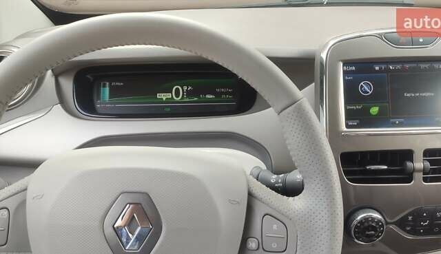 Белый Рено Зое, объемом двигателя 0 л и пробегом 107 тыс. км за 9600 $, фото 18 на Automoto.ua