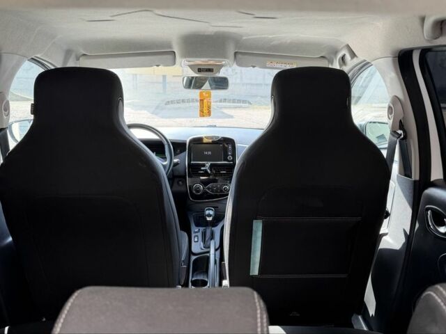 Белый Рено Зое, объемом двигателя 0 л и пробегом 103 тыс. км за 9500 $, фото 3 на Automoto.ua