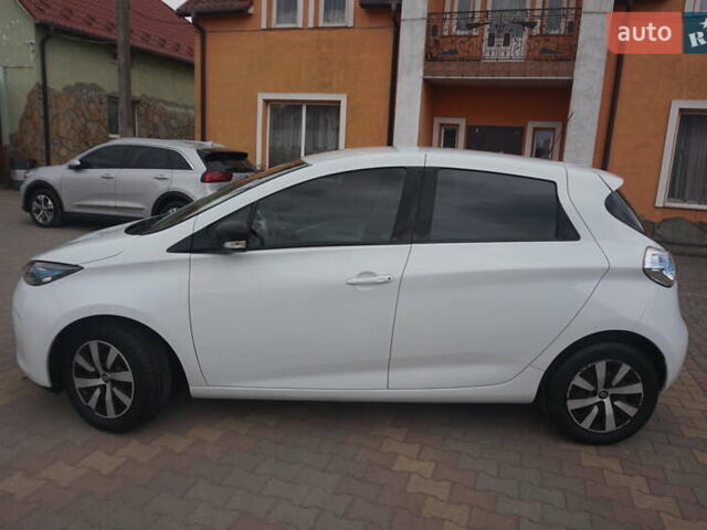 Белый Рено Зое, объемом двигателя 0 л и пробегом 60 тыс. км за 9222 $, фото 18 на Automoto.ua