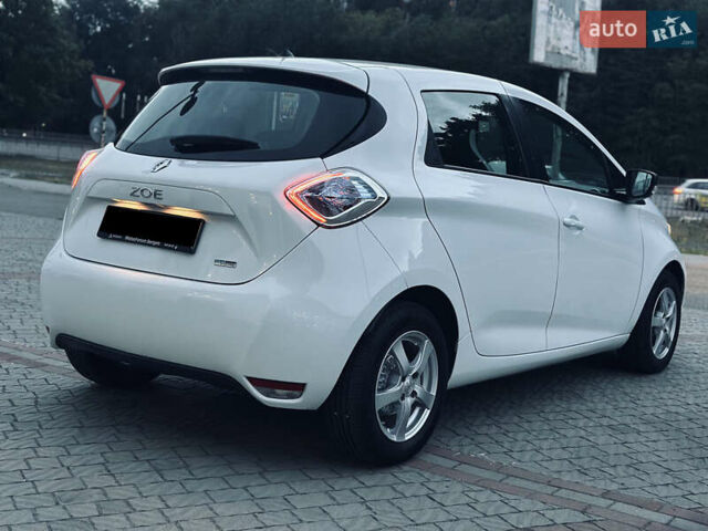 Белый Рено Зое, объемом двигателя 0 л и пробегом 108 тыс. км за 9250 $, фото 4 на Automoto.ua