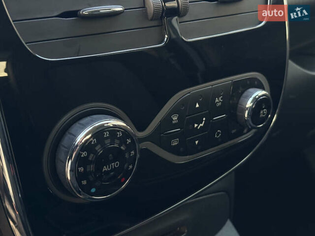 Белый Рено Зое, объемом двигателя 0 л и пробегом 128 тыс. км за 8500 $, фото 49 на Automoto.ua