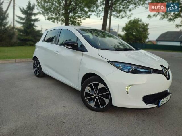 Белый Рено Зое, объемом двигателя 0 л и пробегом 88 тыс. км за 10800 $, фото 7 на Automoto.ua