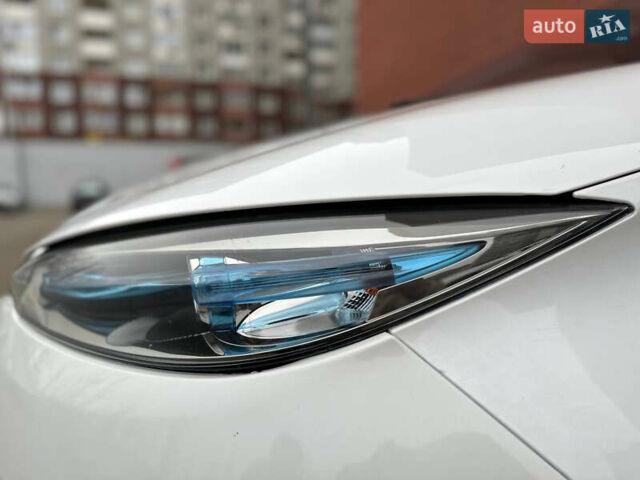 Белый Рено Зое, объемом двигателя 0 л и пробегом 200 тыс. км за 8998 $, фото 2 на Automoto.ua