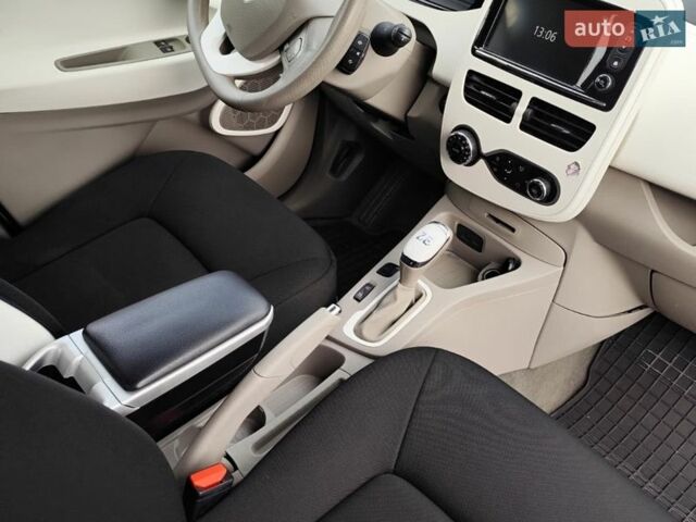 Белый Рено Зое, объемом двигателя 0 л и пробегом 113 тыс. км за 9300 $, фото 9 на Automoto.ua