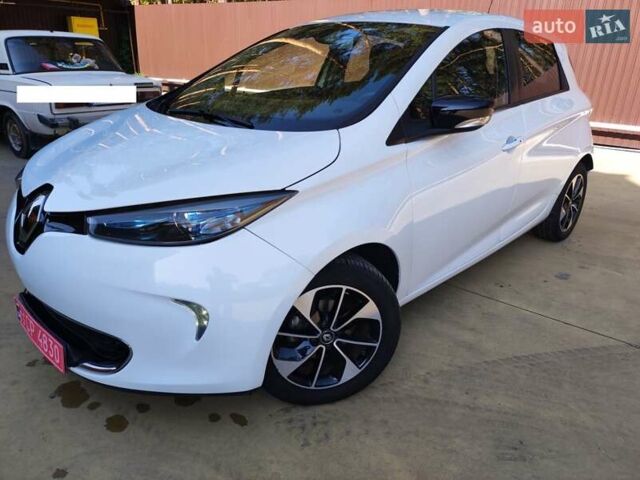 Белый Рено Зое, объемом двигателя 0 л и пробегом 51 тыс. км за 9900 $, фото 1 на Automoto.ua