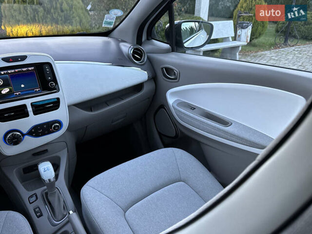 Белый Рено Зое, объемом двигателя 0 л и пробегом 43 тыс. км за 9399 $, фото 50 на Automoto.ua