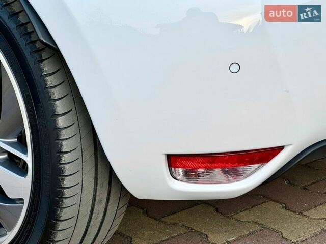 Белый Рено Зое, объемом двигателя 0 л и пробегом 96 тыс. км за 9495 $, фото 86 на Automoto.ua