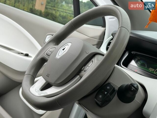 Білий Рено Зое, об'ємом двигуна 0 л та пробігом 82 тис. км за 6750 $, фото 66 на Automoto.ua