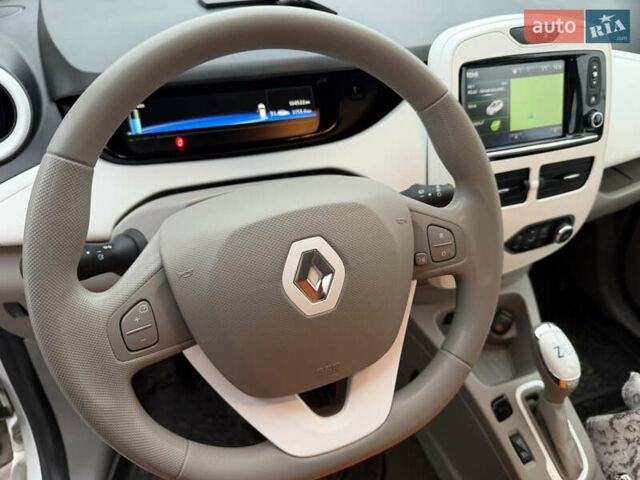 Білий Рено Зое, об'ємом двигуна 0 л та пробігом 104 тис. км за 8700 $, фото 12 на Automoto.ua