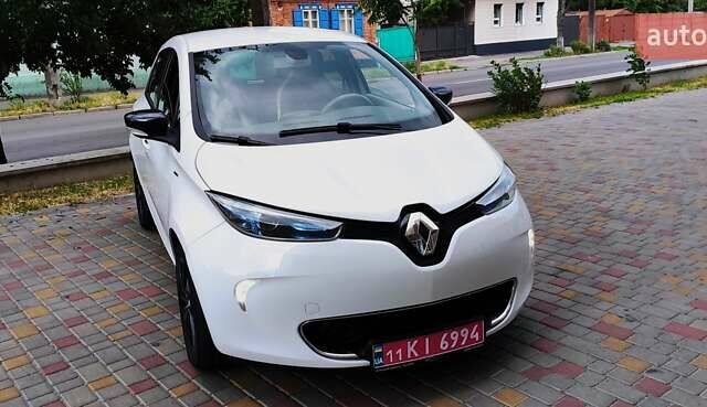 Белый Рено Зое, объемом двигателя 0 л и пробегом 107 тыс. км за 9600 $, фото 11 на Automoto.ua