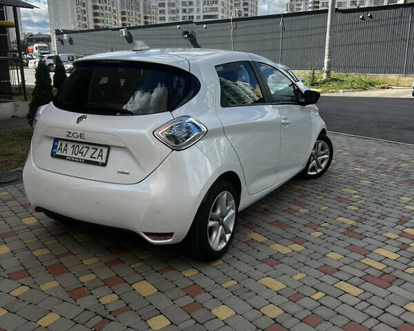 Белый Рено Зое, объемом двигателя 0 л и пробегом 146 тыс. км за 10500 $, фото 14 на Automoto.ua