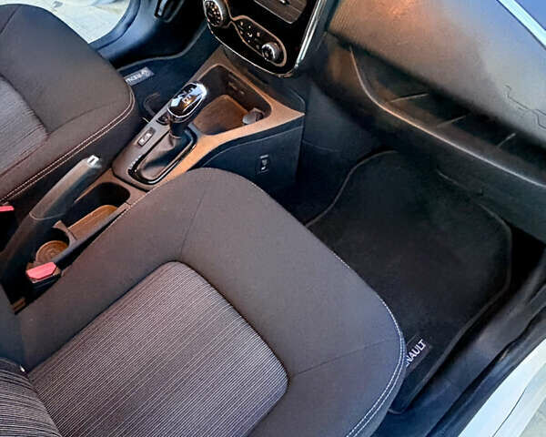 Рено Зое 2017 у Кропивницькому (Кіровограді) на Automoto.ua Білий Рено Зое, об'ємом двигуна 0 л та пробігом 199 тис. км за 8100 $, фото 3 на Automoto.ua