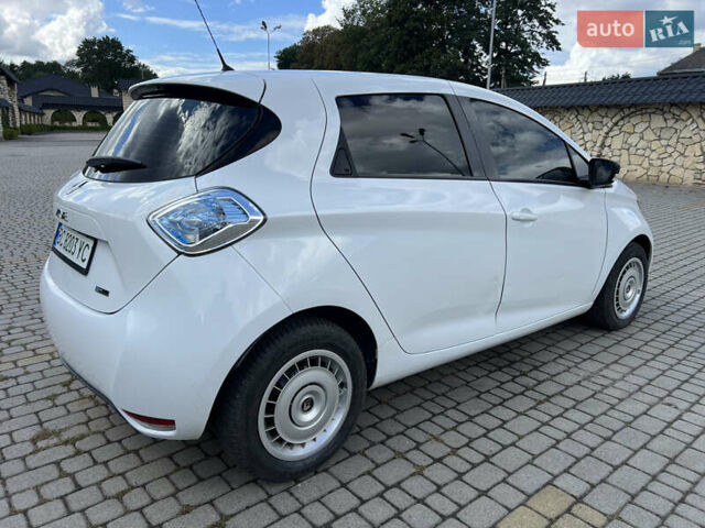 Белый Рено Зое, объемом двигателя 0 л и пробегом 98 тыс. км за 9000 $, фото 6 на Automoto.ua