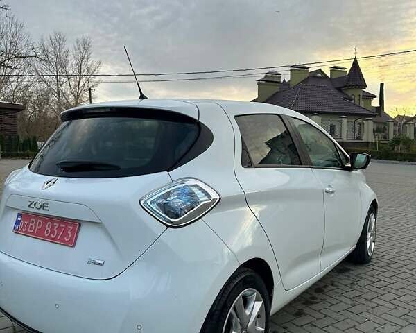 Белый Рено Зое, объемом двигателя 0 л и пробегом 75 тыс. км за 9250 $, фото 11 на Automoto.ua