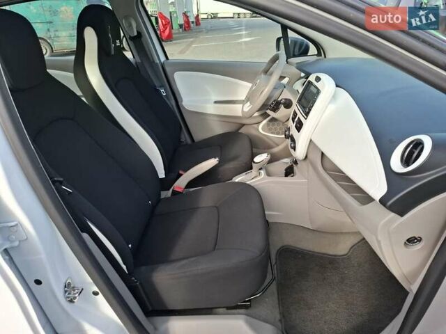 Білий Рено Зое, об'ємом двигуна 0 л та пробігом 120 тис. км за 8500 $, фото 13 на Automoto.ua
