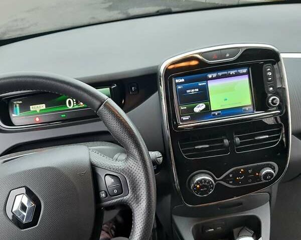 Білий Рено Зое, об'ємом двигуна 0 л та пробігом 123 тис. км за 9650 $, фото 50 на Automoto.ua