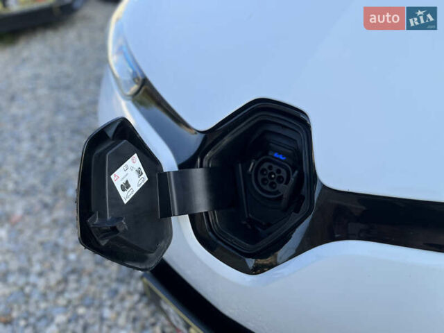 Білий Рено Зое, об'ємом двигуна 0 л та пробігом 132 тис. км за 9000 $, фото 45 на Automoto.ua