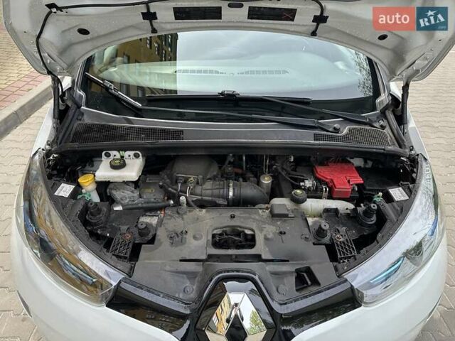 Белый Рено Зое, объемом двигателя 0 л и пробегом 92 тыс. км за 9990 $, фото 29 на Automoto.ua