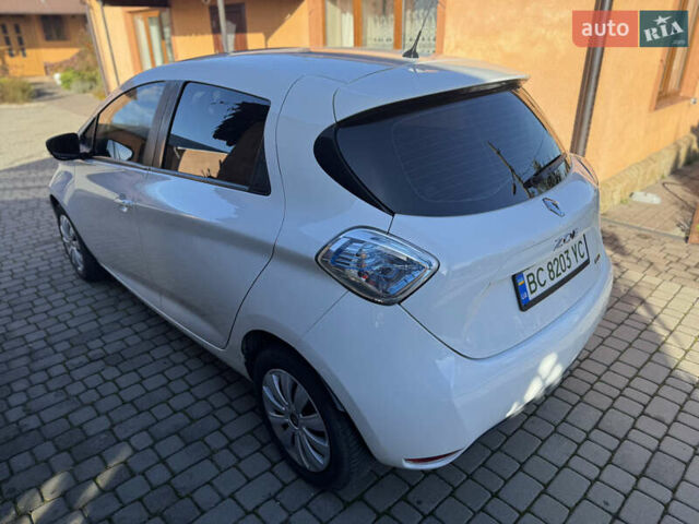 Белый Рено Зое, объемом двигателя 0 л и пробегом 99 тыс. км за 8100 $, фото 3 на Automoto.ua